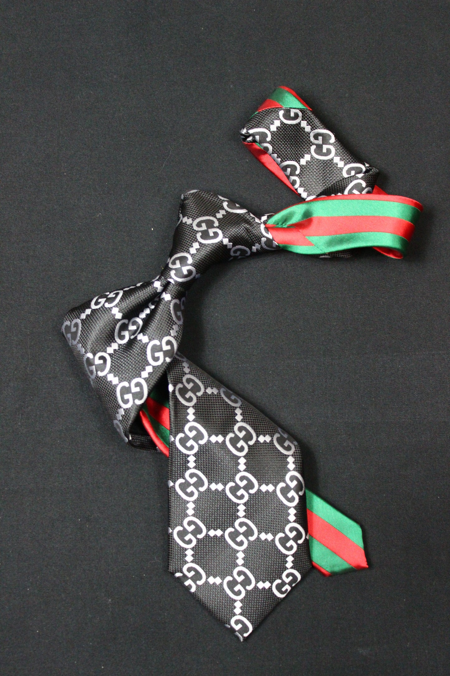 GG 2 | Black & White | Tie & Pocket Square