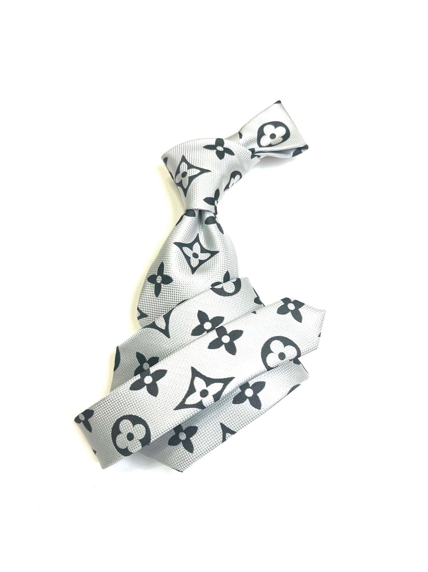 LV 1 | White & Black | Tie & Pocket Square