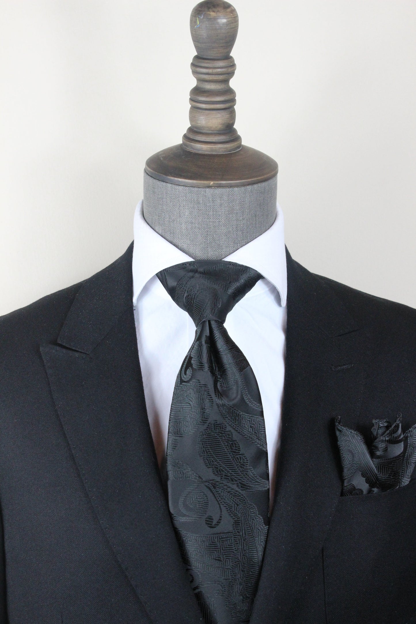 MEN IN BLACK A5 | PAISLEY | TIE & POCKET SQUARE