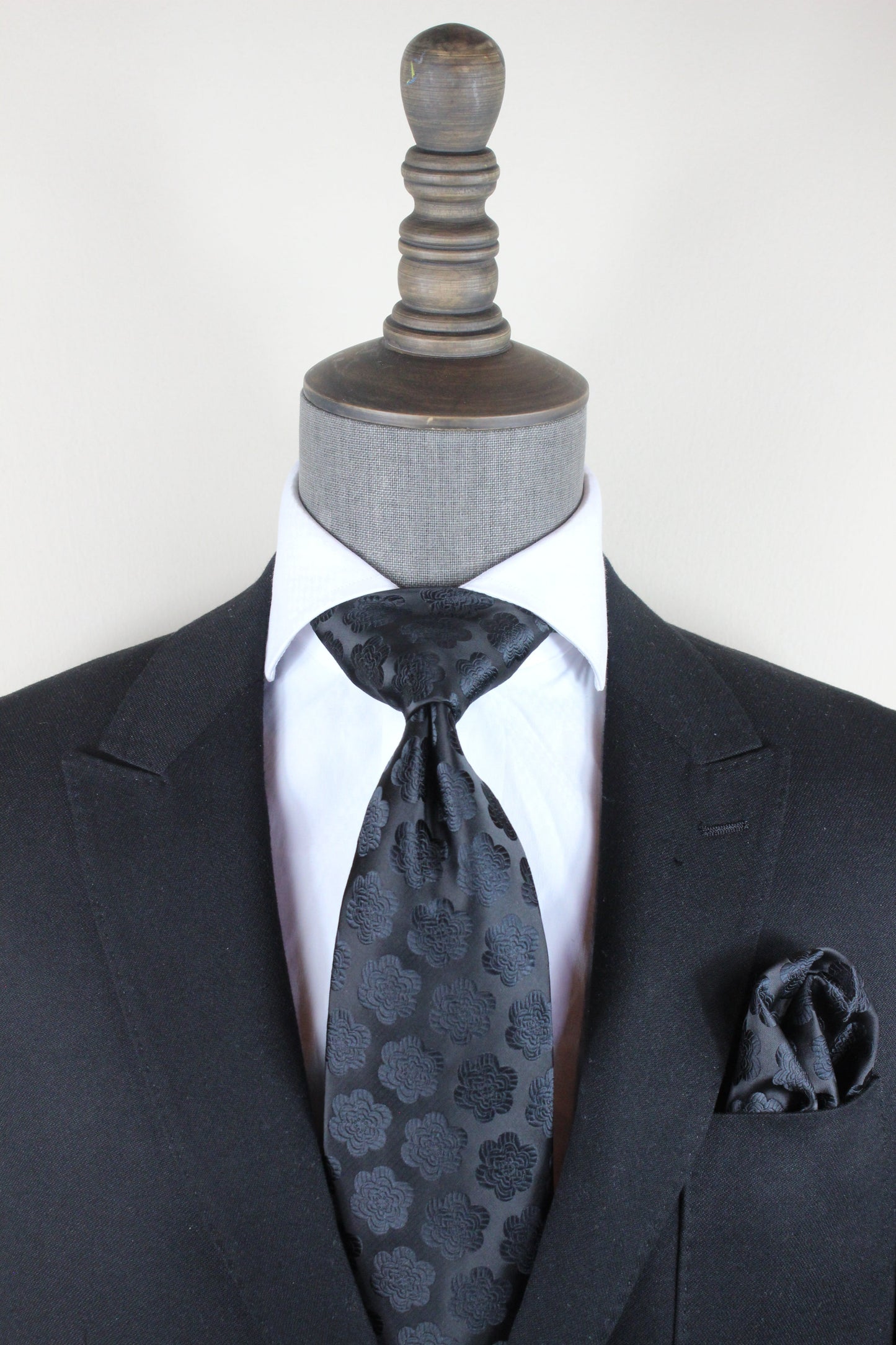 Men In Black-B2 (Tie & Hanky)