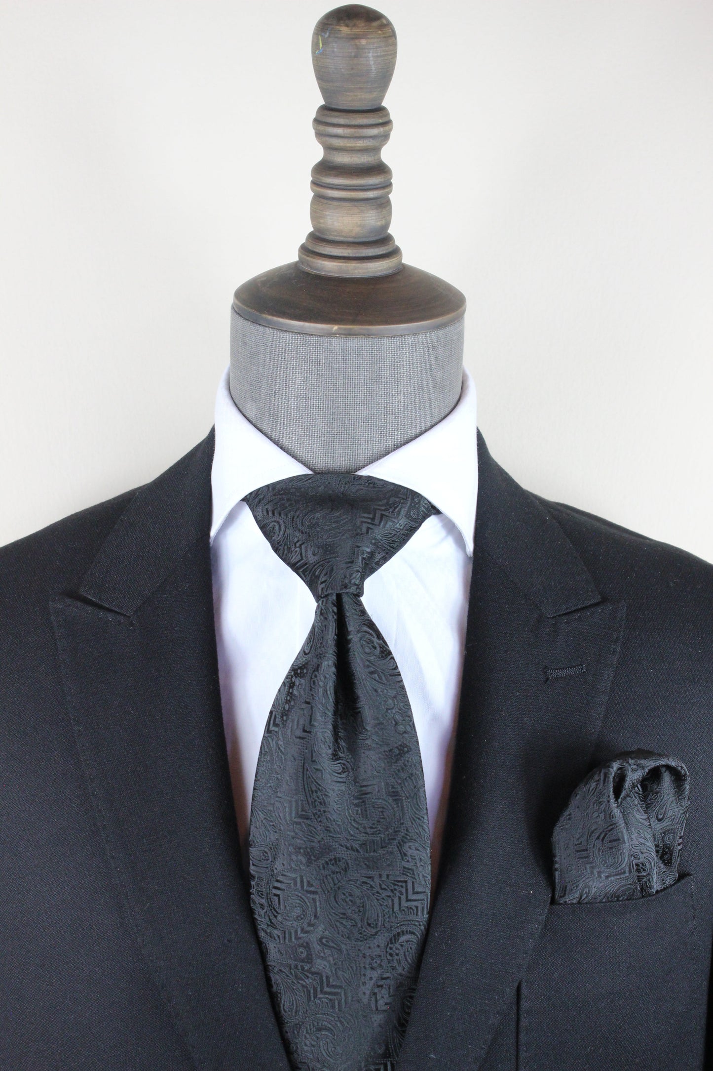 Men In Black-B8 (Tie & Hanky)
