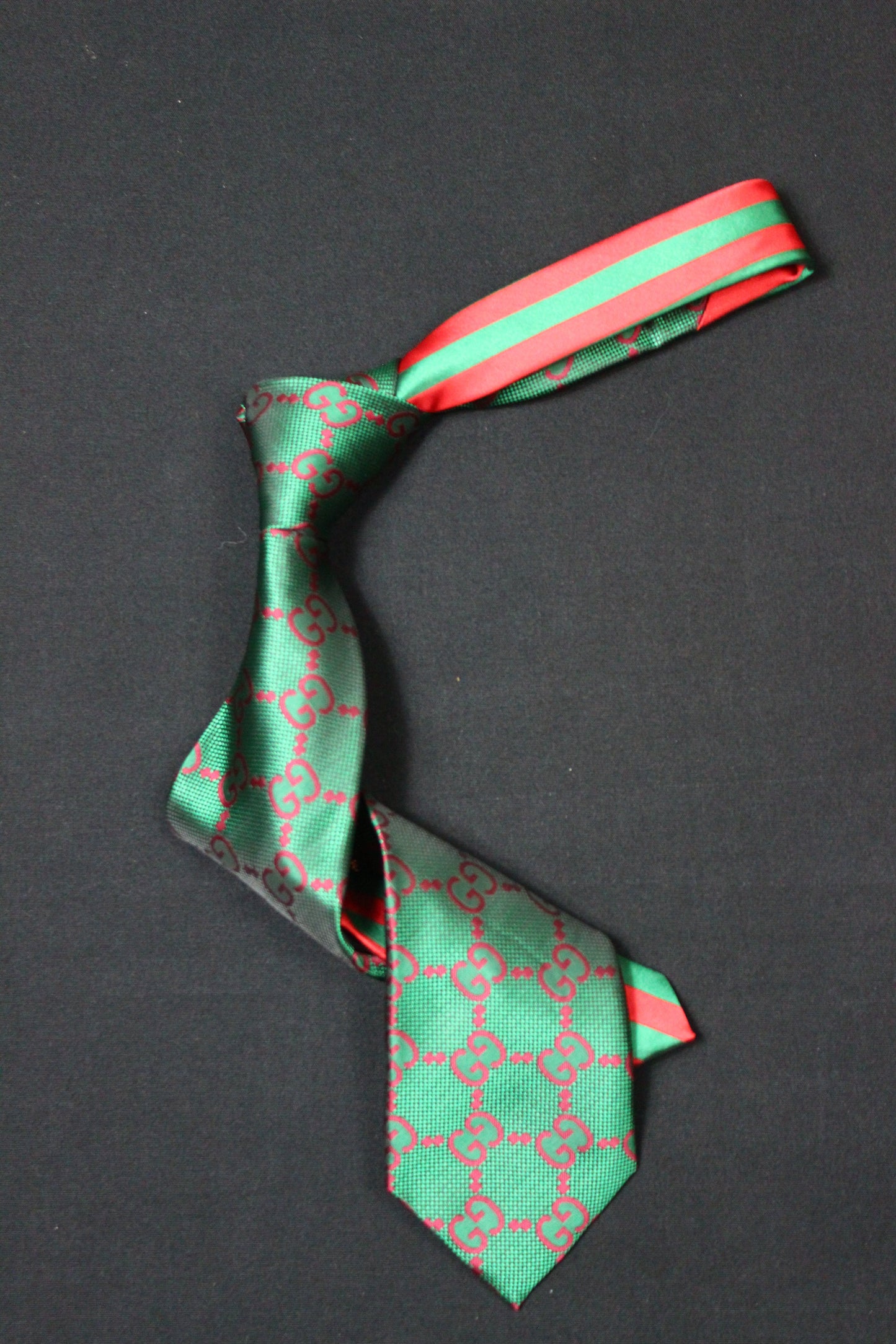 GG 1 | Green & Red | Tie & Pocket Square