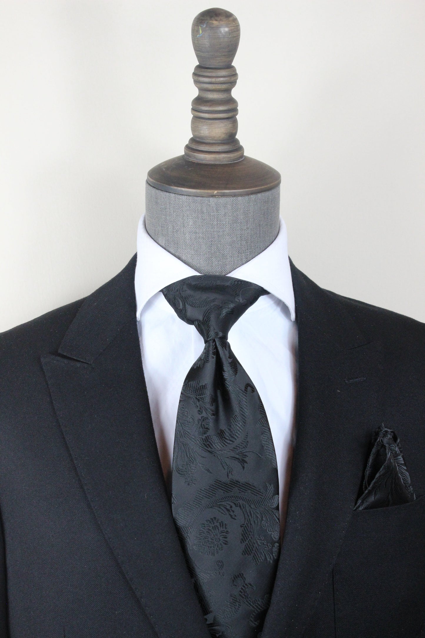 MEN IN BLACK A3 | PAISLEY FLORAL | TIE & POCKET SQUARE