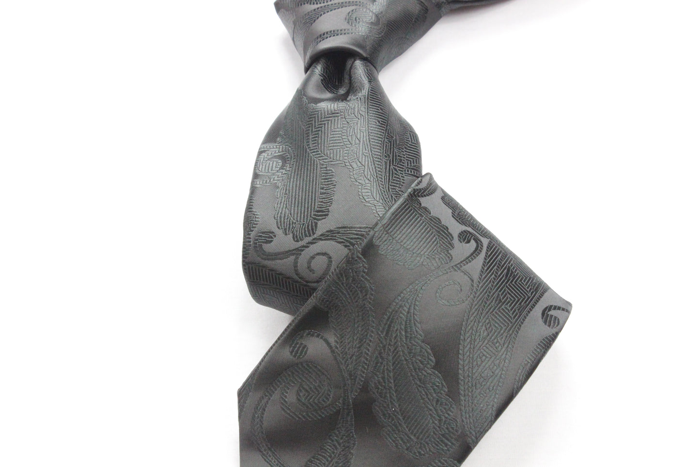 MEN IN BLACK A5 | PAISLEY | TIE & POCKET SQUARE